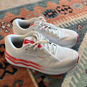 Brooks Ghost 2 White and Red Running Shoes